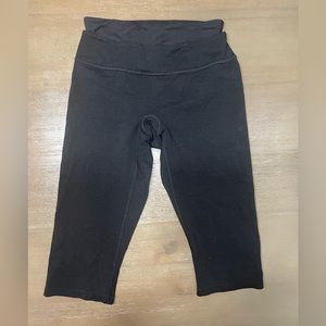 Spanx Black Cropped Capri Leggings Size Medium